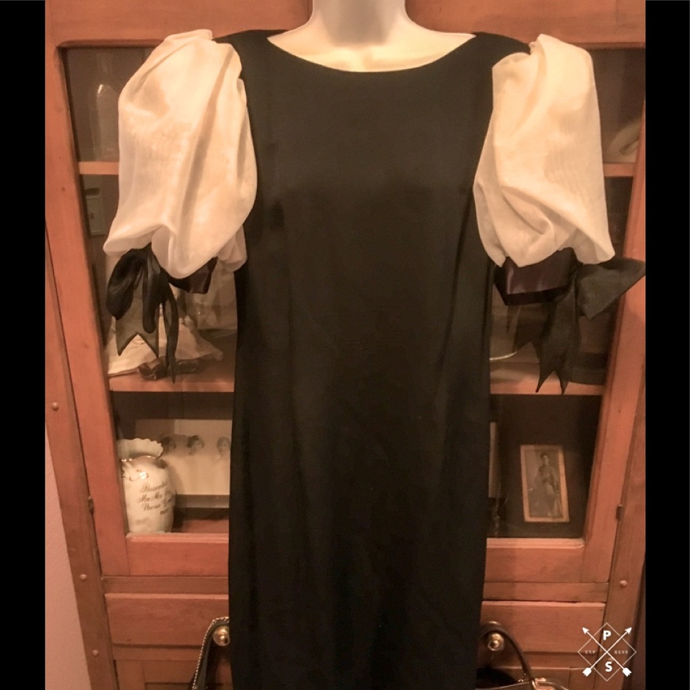 .Size 16 Neiman Marcus 1990s Dress-Shoulder Pads.